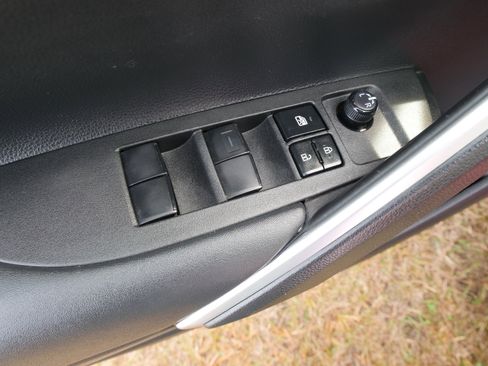 Used 2022 Toyota Corolla Cross LE image 17