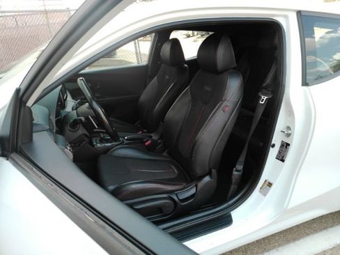 Used 2020 Hyundai Veloster 2.0 Premium FWD image 5