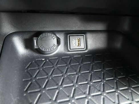 Certified 2025 Toyota RAV4 XLE image 31