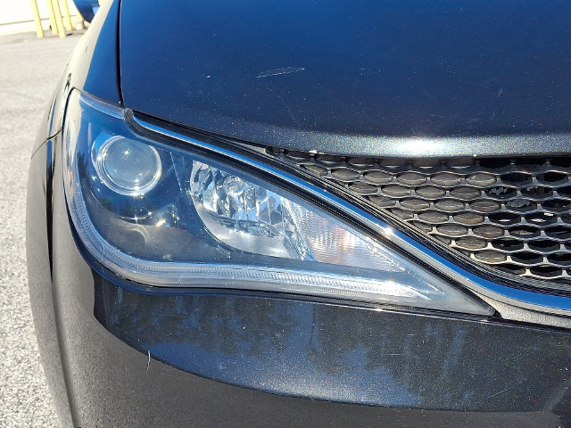 Used 2017 Chrysler Pacifica Touring-L FWD image 11