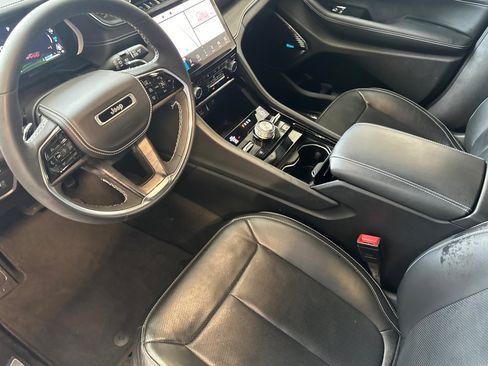 Used 2023 Jeep Grand Cherokee Overland AWD/4WD image 10