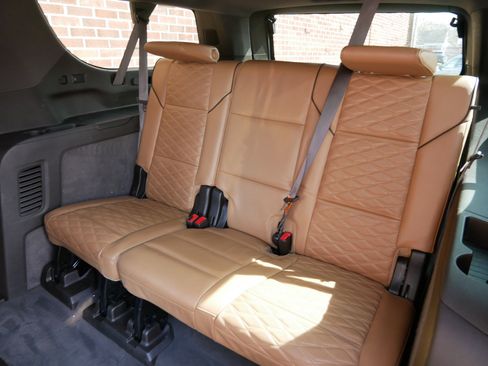 Used 2021 Cadillac Escalade ESV Sport w/ Driver Assist Tech Package AWD/4WD image 11
