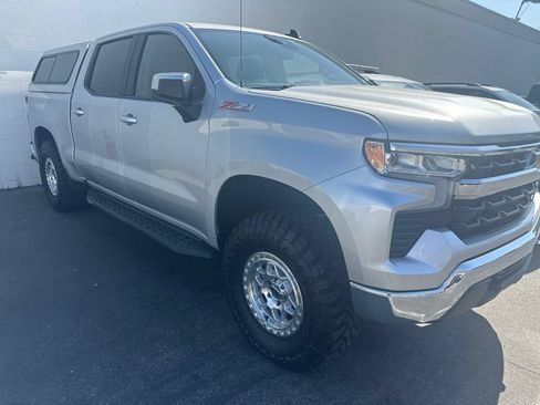 Used 2022 Chevrolet Silverado 1500 LT w/ Z71 Off-Road Package AWD/4WD image 3