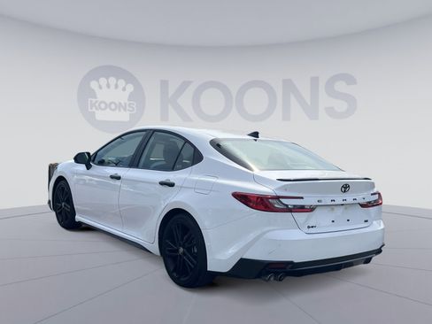 Used 2026 Toyota Camry Hybrid FWD image 4