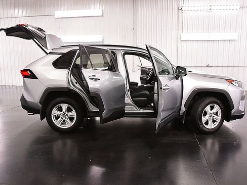 Used 2020 Toyota RAV4 XLE w/ Convenience Package image 31