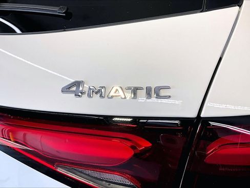 Used 2025 Mercedes-Benz GLC 300 4MATIC image 10