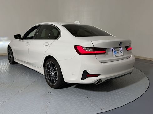 Used 2021 BMW 330e w/ Premium Package RWD image 3