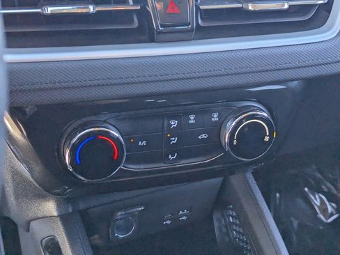 Used 2025 Chevrolet TrailBlazer LT image 23