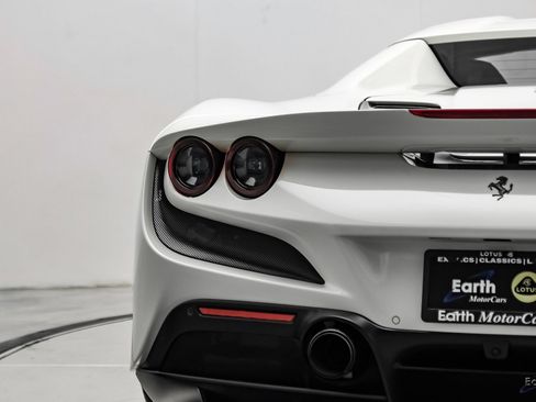 Used 2022 Ferrari F8 Tributo RWD image 18