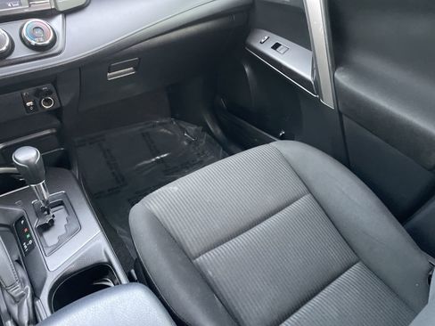 Used 2016 Toyota RAV4 LE FWD image 10