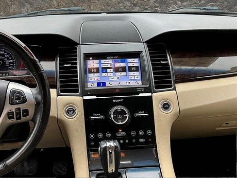 Used 2018 Ford Taurus Limited image 6