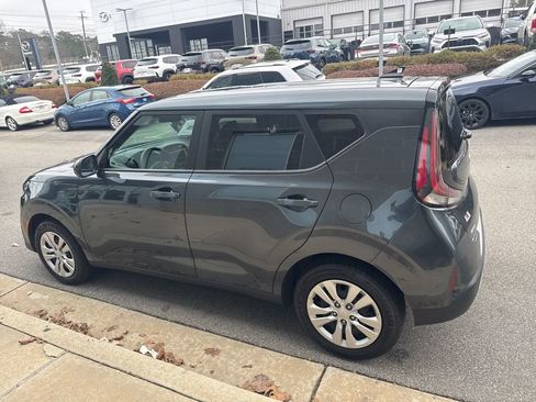 Used 2025 Kia Soul LX image 8