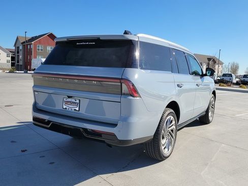 New 2025 Lincoln Navigator Reserve image 3