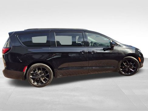 Used 2025 Chrysler Pacifica Limited FWD image 10