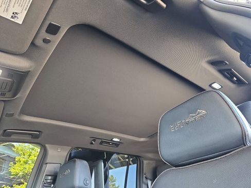 Used 2023 Chevrolet Suburban High Country AWD/4WD image 33