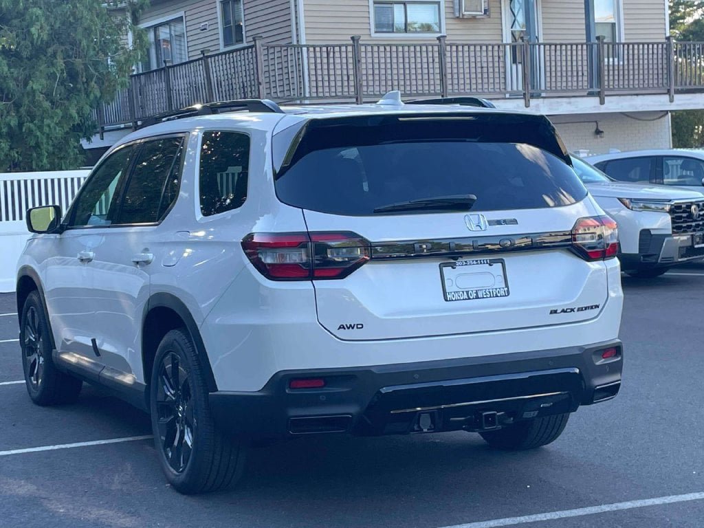 New 2026 Honda Pilot Black Edition image 7