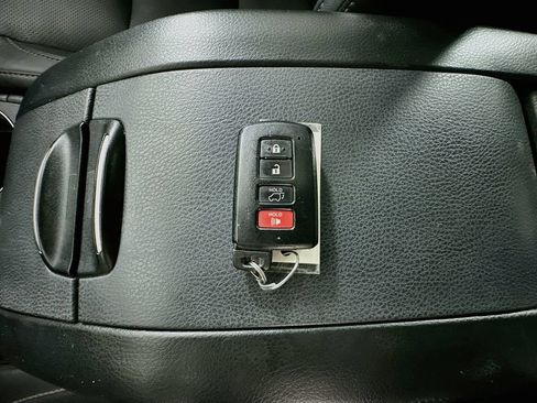 Used 2018 Toyota Highlander Limited FWD image 40