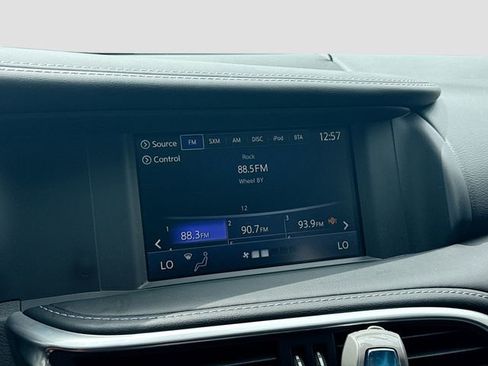 Used 2018 INFINITI QX30 Premium w/ Navigation Package AWD/4WD image 17