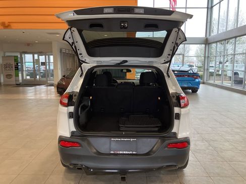 Used 2017 Jeep Cherokee Altitude AWD/4WD image 24