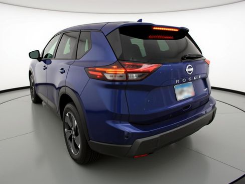 Used 2025 Nissan Rogue SV image 6