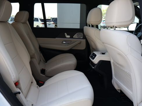 Used 2025 Mercedes-Benz GLS 450 4MATIC image 28