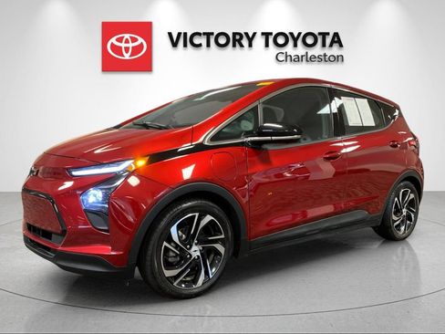 Used 2023 Chevrolet Bolt LT w/ Infotainment Package FWD image 1