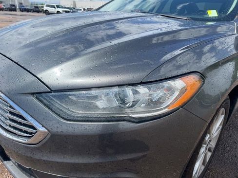 Used 2017 Ford Fusion SE FWD image 9