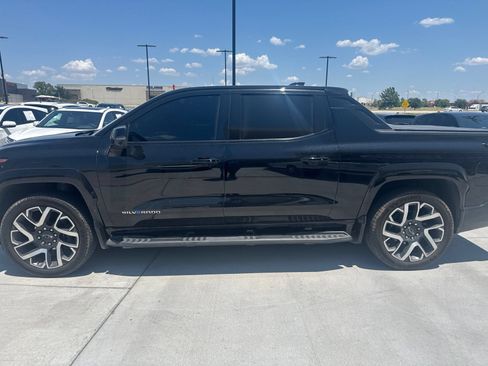 Used 2024 Chevrolet Silverado EV RST AWD/4WD image 5
