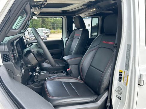 Used 2025 Jeep Gladiator Rubicon AWD/4WD image 18