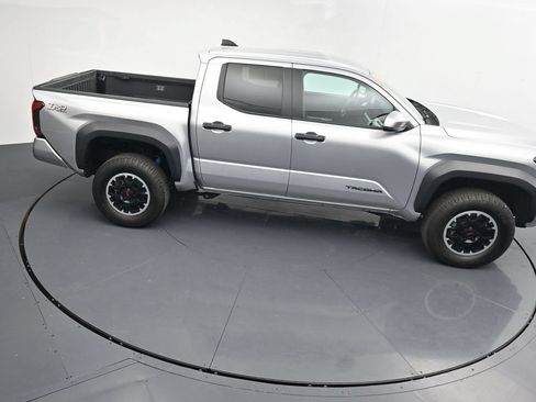 Used 2024 Toyota Tacoma TRD Off-Road AWD/4WD image 31