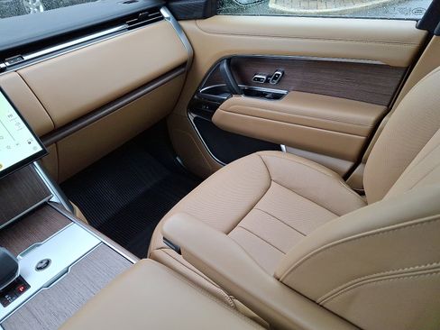 New 2026 Land Rover Range Rover SE image 14