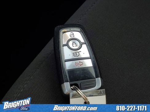 Used 2022 Ford Explorer XLT image 29