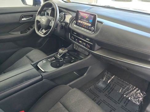 Used 2025 Nissan Rogue SV FWD image 8