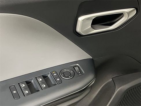 Used 2025 Kia K4 LXS image 13