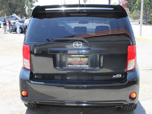 Used 2014 Scion xB FWD image 32
