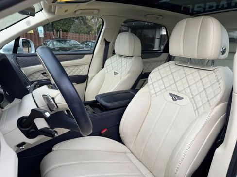 Used 2021 Bentley Bentayga w/ First Edition Specification image 11