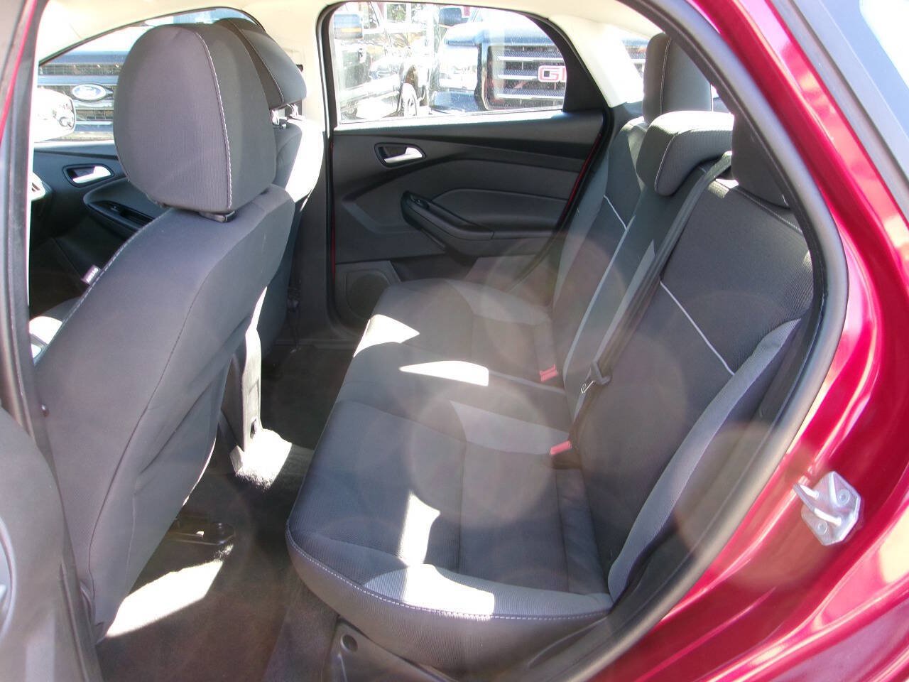 Used 2014 Ford Focus SE FWD image 9