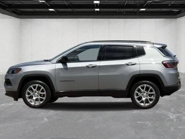 Certified 2024 Jeep Compass Latitude AWD/4WD image 2