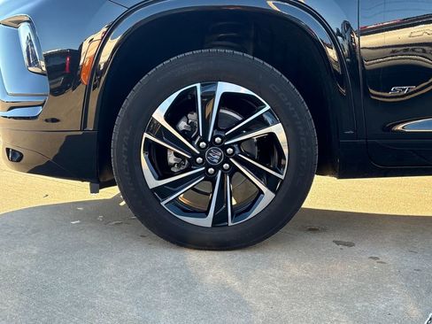 Used 2025 Buick Enclave Sport Touring image 31