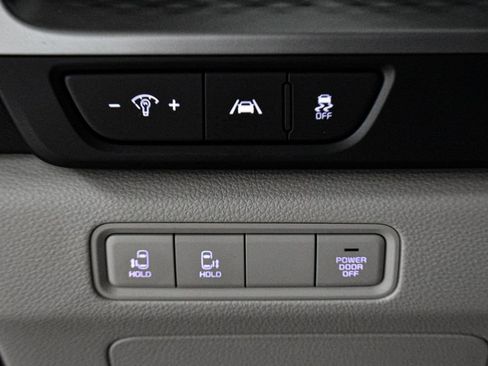 Certified 2024 Kia Carnival LX image 9