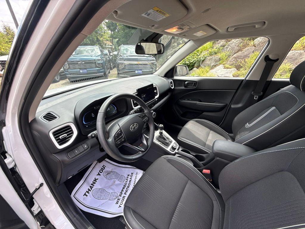 Certified 2024 Hyundai Venue Limited FWD image 16