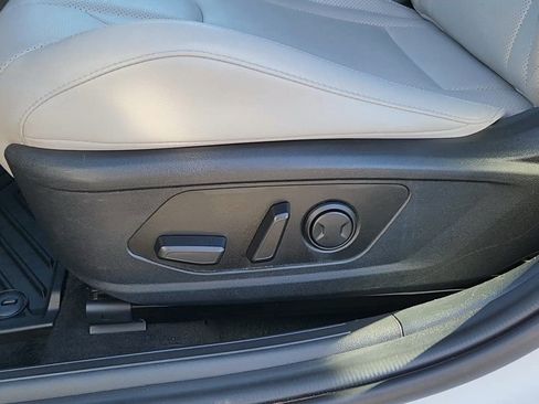 Used 2024 Hyundai Elantra Limited image 9