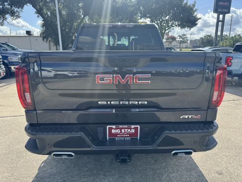 Used 2025 GMC Sierra 1500 AT4 w/ Technology Package AWD/4WD image 7