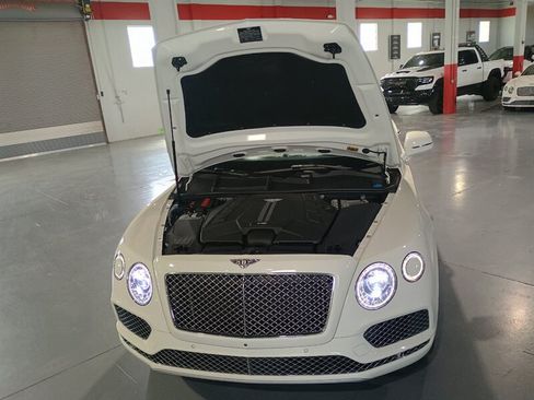 Used 2020 Bentley Bentayga AWD/4WD image 42