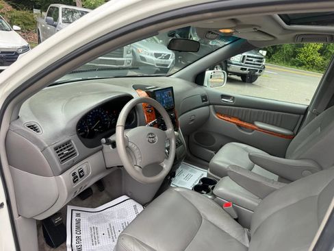 Used 2009 Toyota Sienna XLE FWD image 9