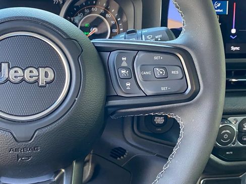 Used 2026 Jeep Wrangler Unlimited Sport AWD/4WD image 15