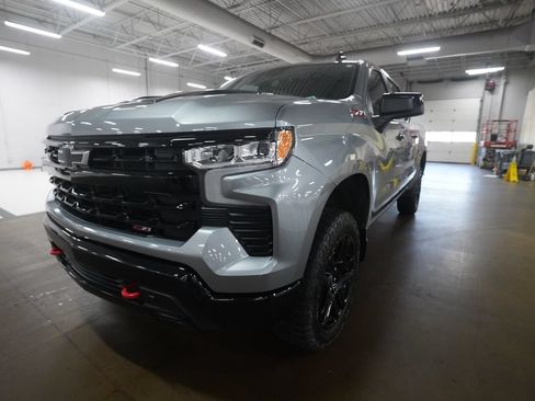 Used 2023 Chevrolet Silverado 1500 LT Trail Boss w/ Convenience Package II AWD/4WD image 3