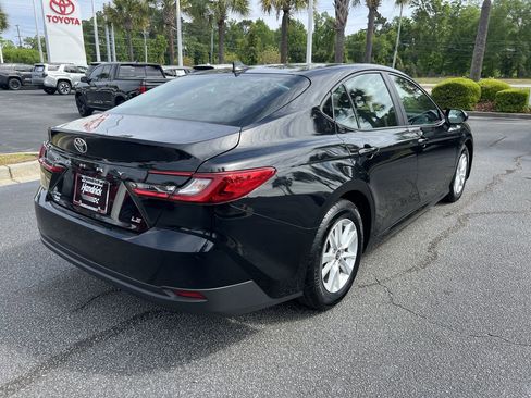 Used 2025 Toyota Camry LE image 10