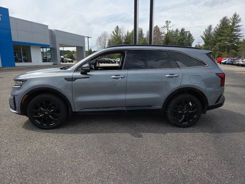Used 2021 Kia Sorento EX image 4