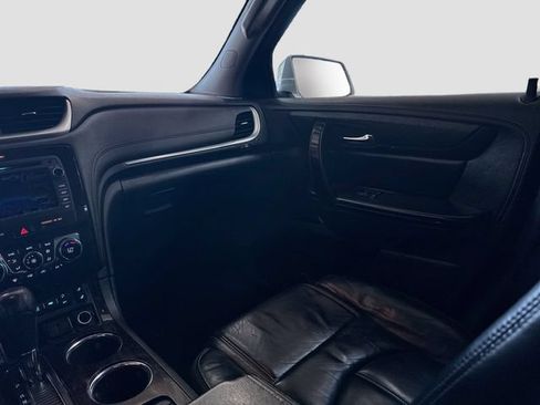 Used 2017 Chevrolet Traverse LT FWD image 24